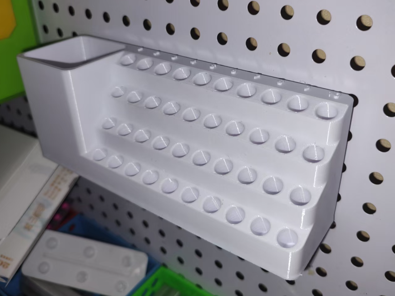 Miniatura 1 do modelo 3D 洞洞板电动螺丝刀和批头收纳盒