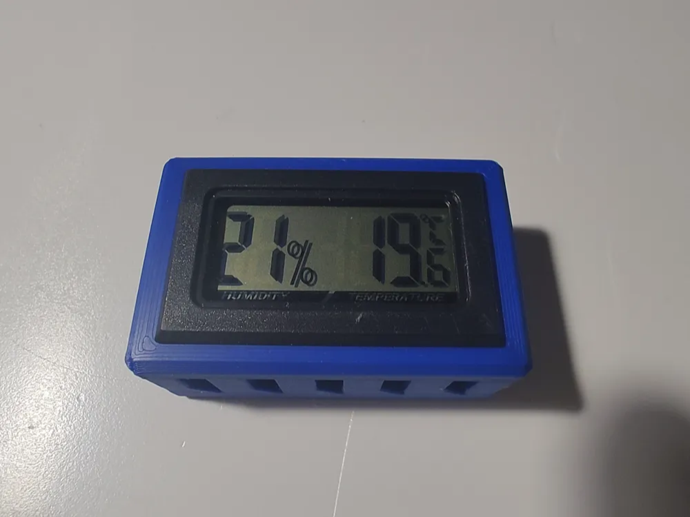 Case hygrometer for bag