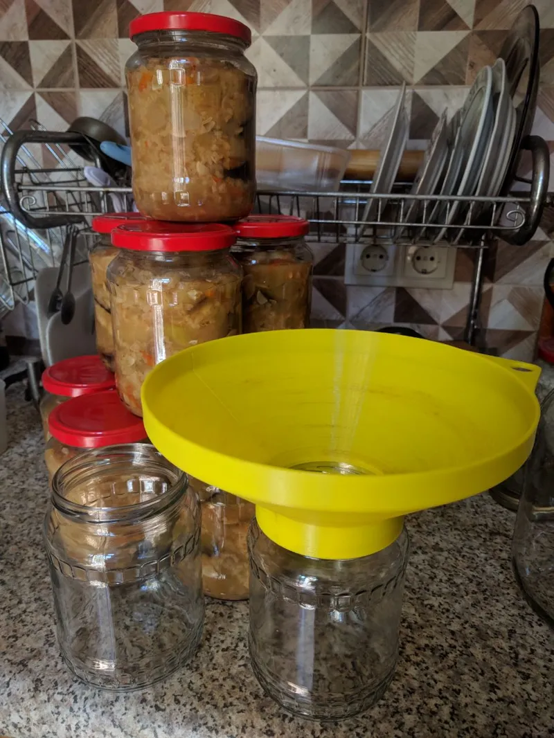 Cannning funnel for threaded Twist-off 82 jars