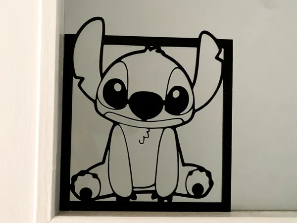 Décoration murale Stitch dans un cadre carré