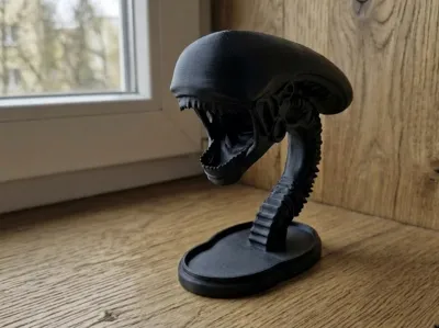 Xenomorph Bust - Minimalist Sci-Fi Horror