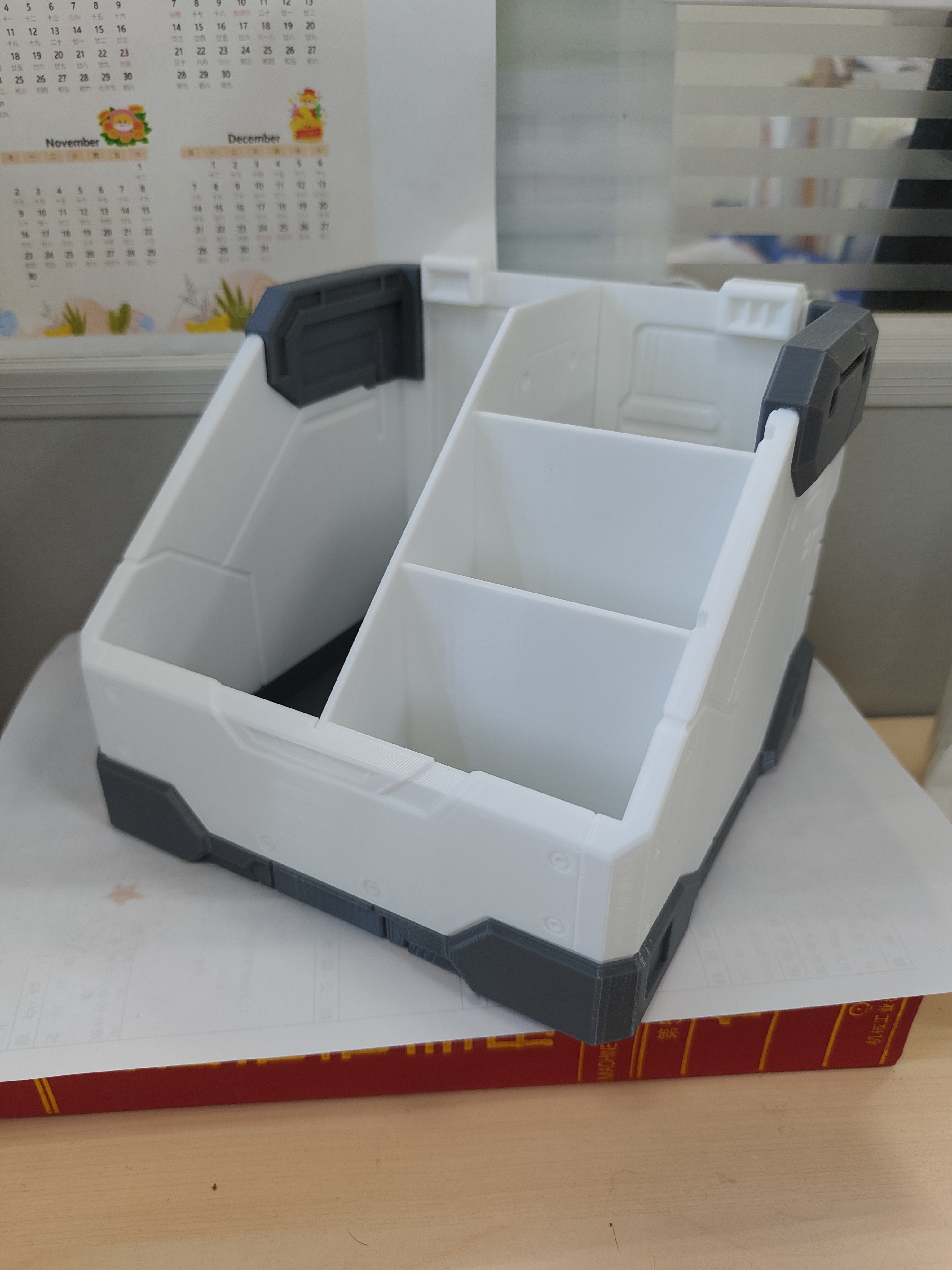 Miniatura 2 do modelo 3D 高达风格桌面收纳盒（无需AMS）