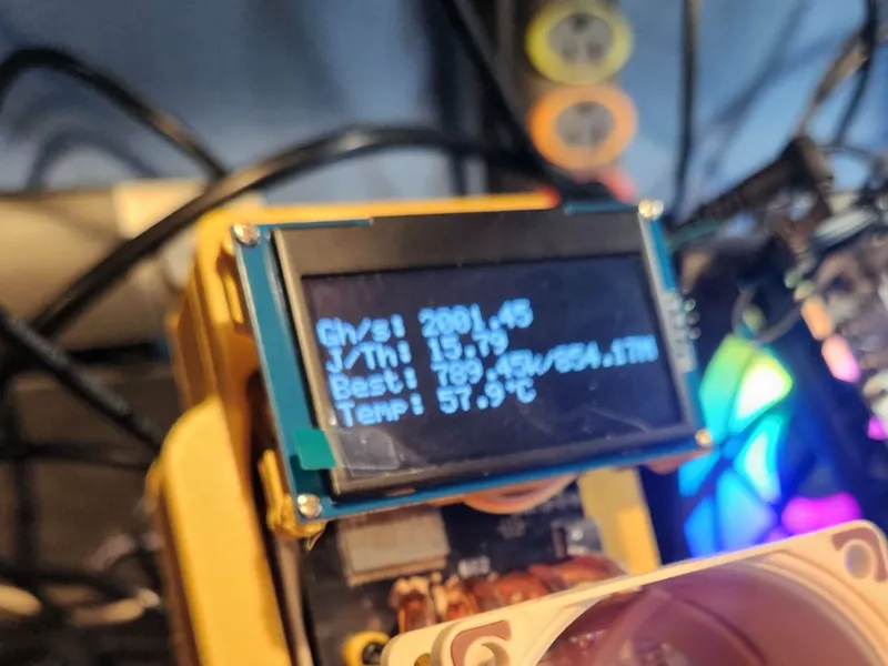 BitAxe Gamma 2.4 Screen