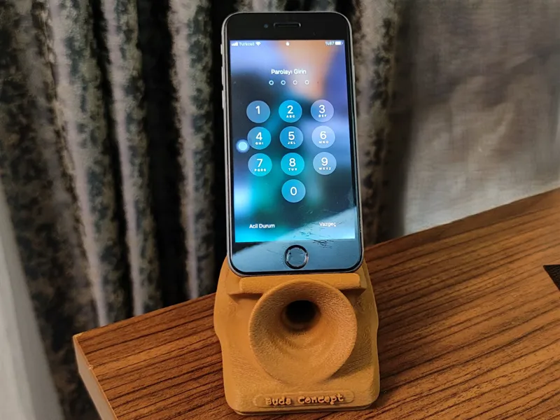 Artisan Flow: Sculptural & Fluid Phone Stand