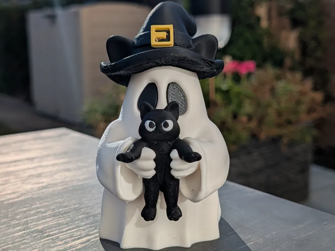 Cute Halloween Ghost With Black Cat by oOMILLSY3DOo MakerWorld: Download Free 3D Models - 3D model önizlemesi