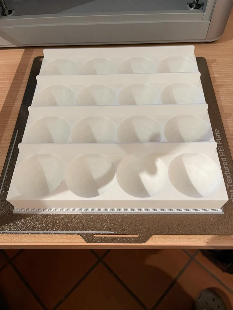 Compartmentalized semi-spherical DIY stand 16x