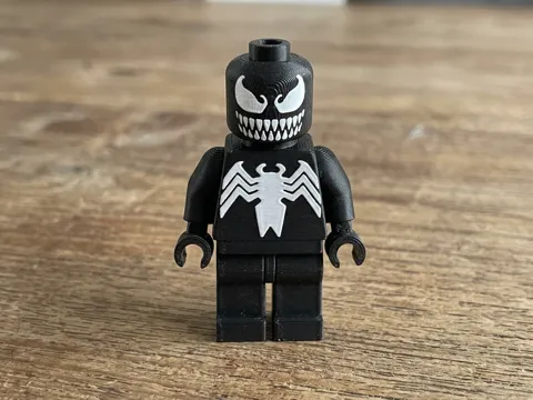 Figura decorativa: Venom Brick Figure — referencia de MakerWorld