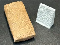 Réplique de la tablette de réclamation en cunéiforme — photo 2