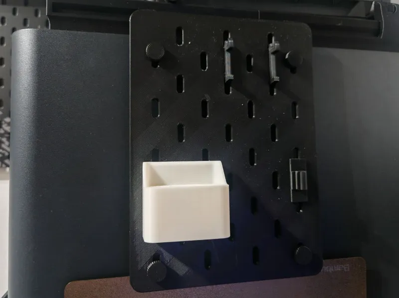 Skadis per P1S Glass Slider Riser V5