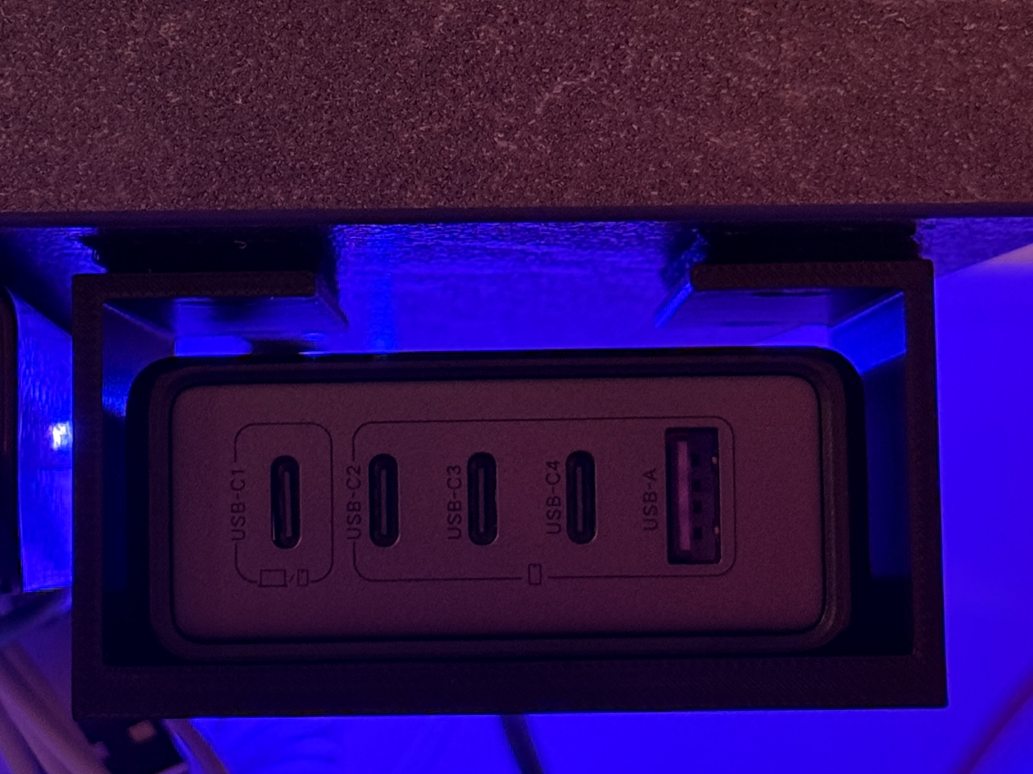 Ugreen Charger Dock under-desk-mount