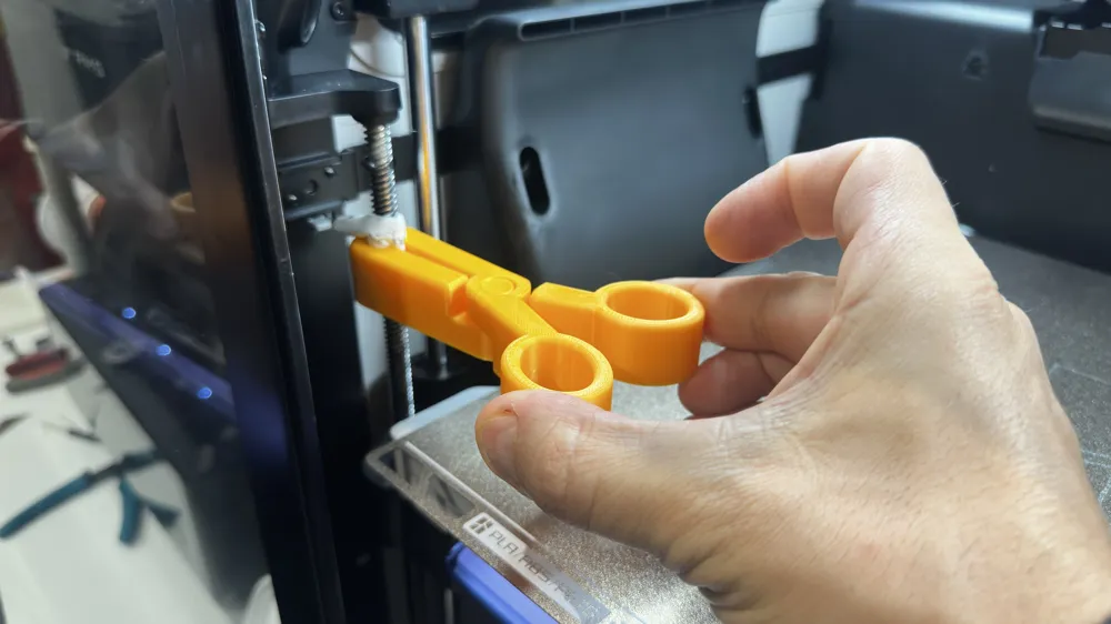 Z Rod Cleaner Z-axis threaded rod cleaning clamp p x h series - Free 3D Print Model ...