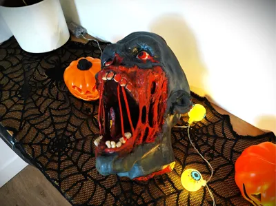 ZOMBIE cutted Head -- Great details !