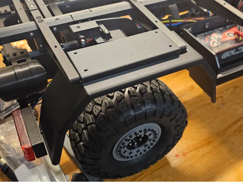 Unimog U5023 1:7 Kotflügel mit neuen Seitenbleche