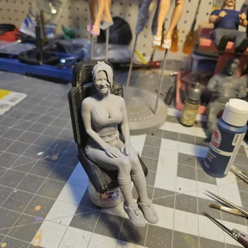 Modelo para impresión 3D: Lady in Shorts, Tank and Socks 2 — vista de referencia 5