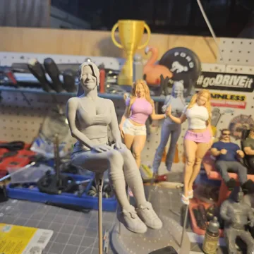Modelo para impresión 3D: Lady in Shorts, Tank and Socks 2 — vista de referencia 3