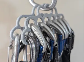 Rock climbing quickdraw organizer