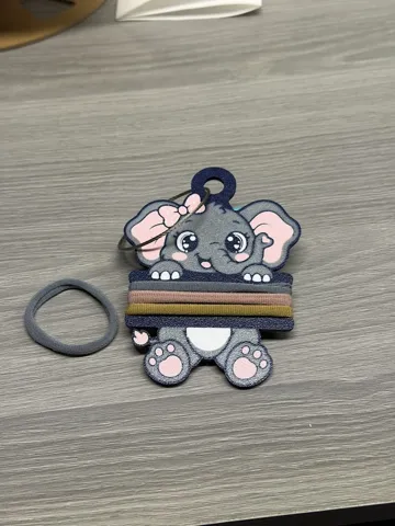 Accesorio para sujetar ligas de cabello: Elephant Hair Tie Holder Keychain — vista de referencia 3