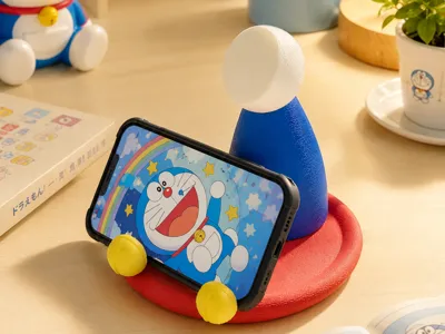 No supports Doraemon extending a round hand phone stand Supports landscape and portrait orientation Super cute Doraemon Phone Stand