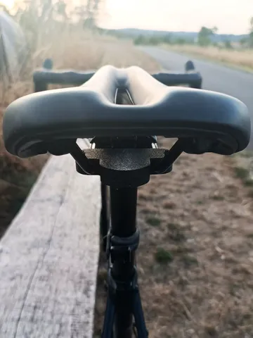 Soporte: Bike Saddle AirTag Mount — vista de referencia 2