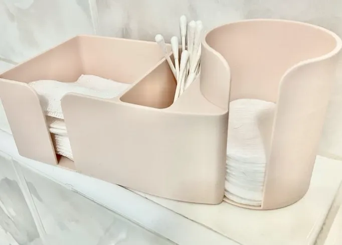 Cosmetic organizer
