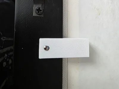 Canvas frame clip