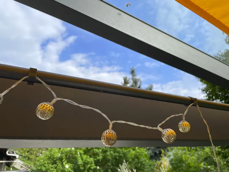 Lichterketten-Clips für Gardinenstangen