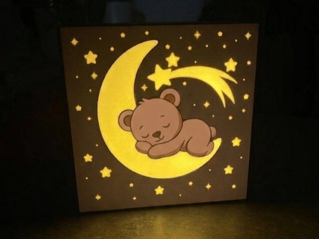 Süßer schlafender Bär auf Mond  / LED-Lichtkasten 