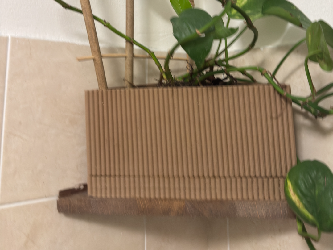 90° angle vase