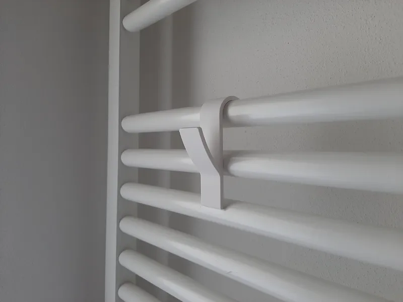 Minimalist Towel Hanger for Radiators 