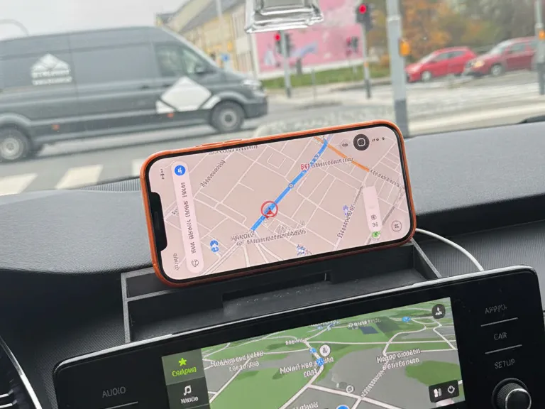 Octavia IV- Phone Holder