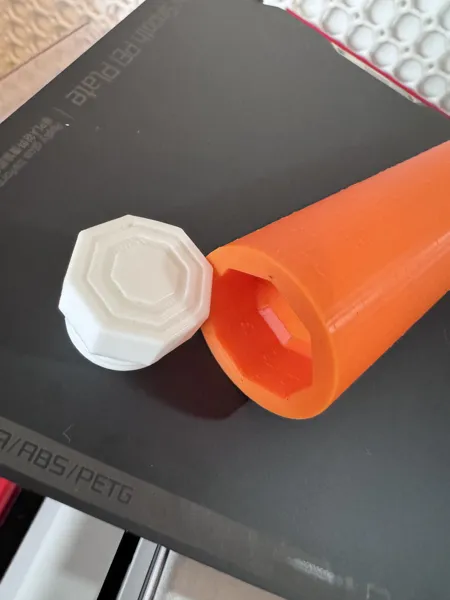 Gros boulon et outil à chevilles pour système Multiboard