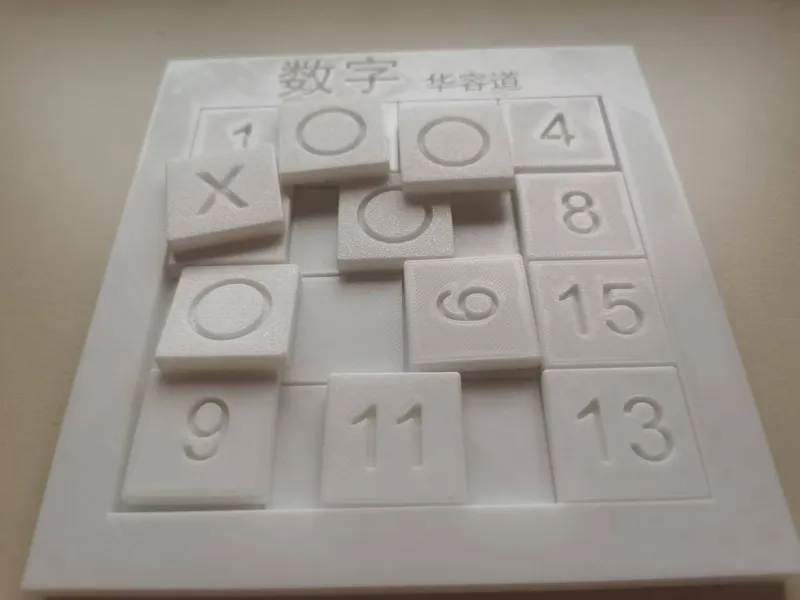 最强大脑同款数字华容道，背面是井字棋