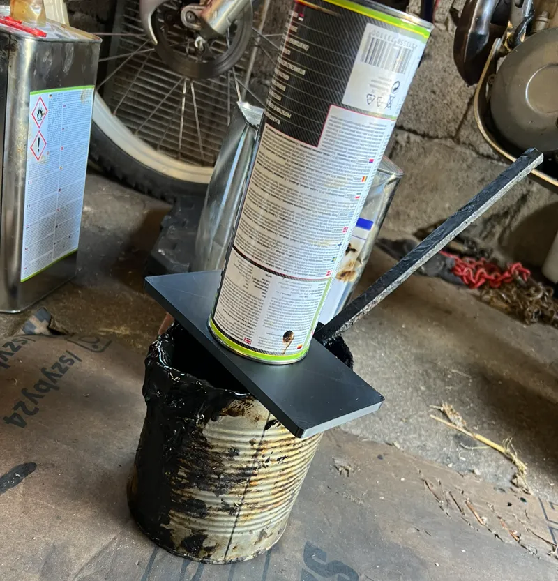 Underbody Coating Can Emptying Tool