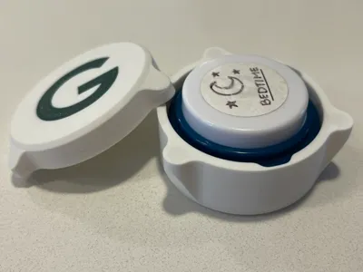 FluentPet Travel Button Case with Magnetic Lid