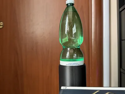 Secretlab Magnus bottle holder desk