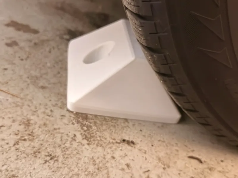 TPU Wheel Stop Parking Aid, M12 Bolt Mount