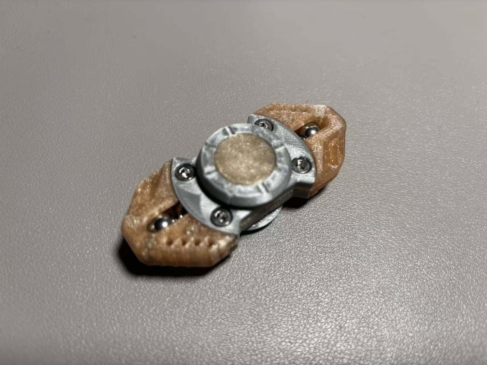Miniatura 1 do modelo 3D 解压EDC蝰蛇机械蛇头两页指尖陀螺