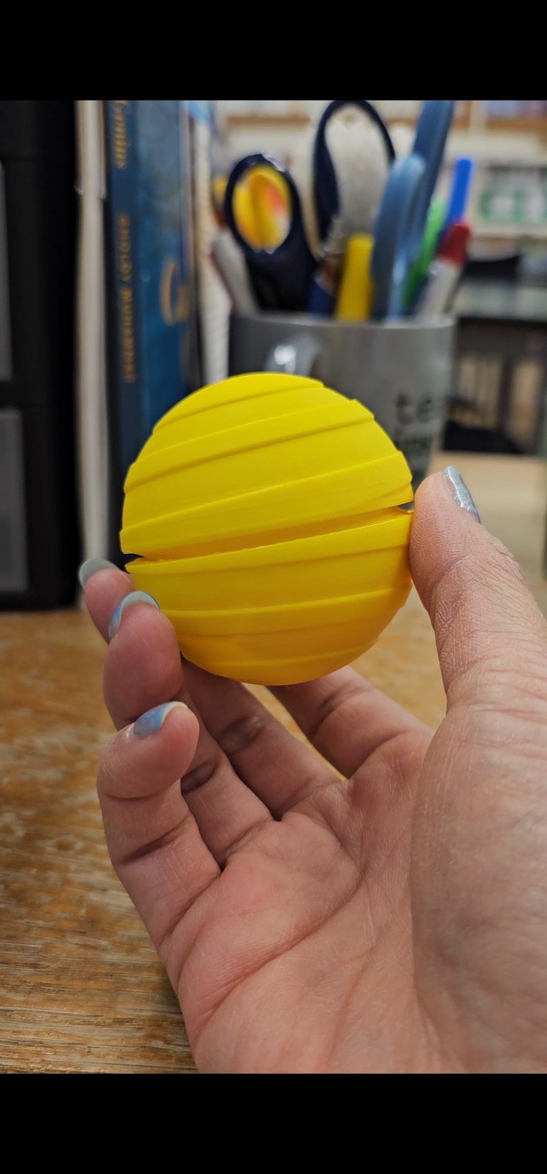 Miniatura 3 do modelo 3D Threaded Sphere Container
