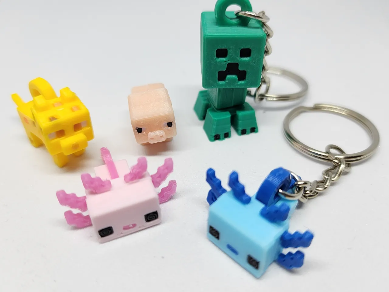 Minecraft-inspire Axolotl Mini Figure Kit/Keychain view 3
