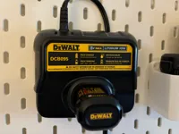 Support Skadis pour chargeur Dewalt 8V — photo 1