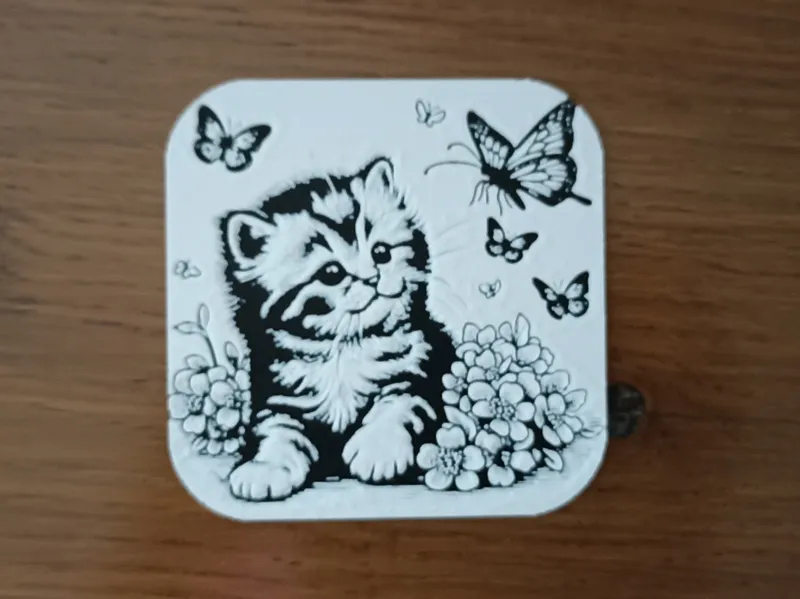 Dessous de verre chaton-fleurs-papillon hueforge