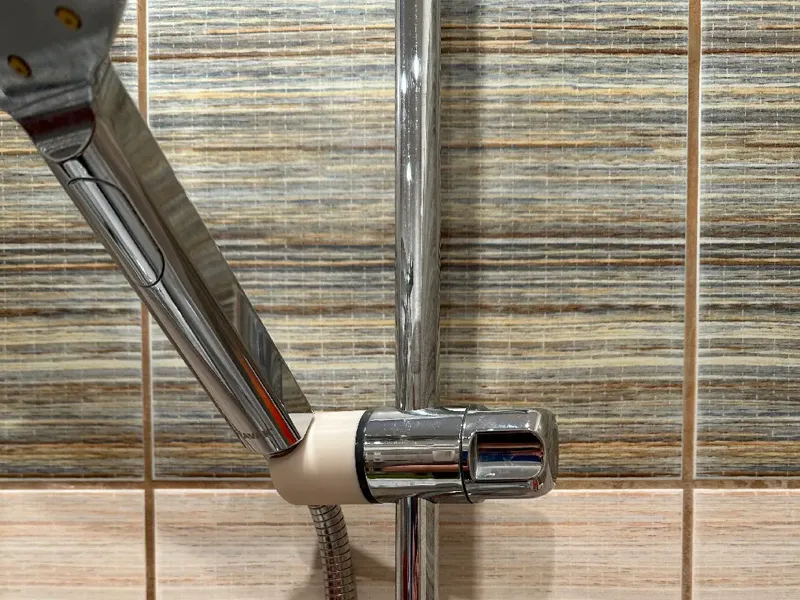 Simple shower holder
