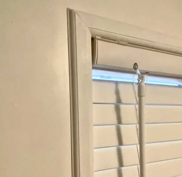 Moulure décorative pour fenêtres et portes