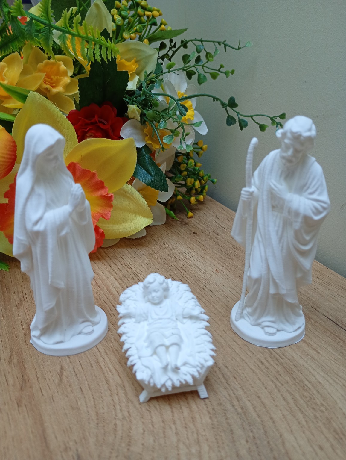 Nativity Scene – Mary, Joseph & Baby Jesus - 1
