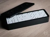 Минималистична домино игра с поставки