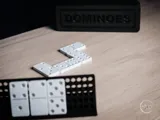 Минималистична домино игра с поставки