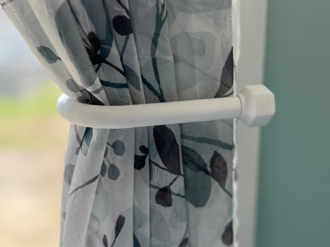Curtain Hold Back (Threaded,No Supports)