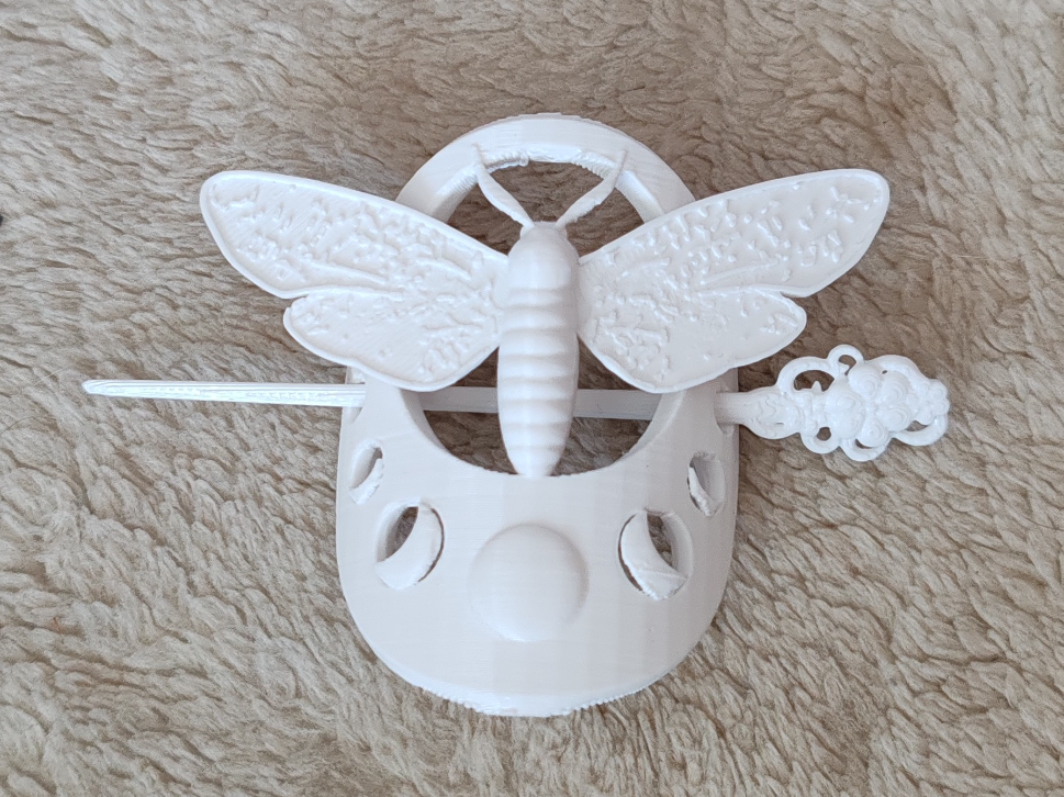 Moon phase moth clip