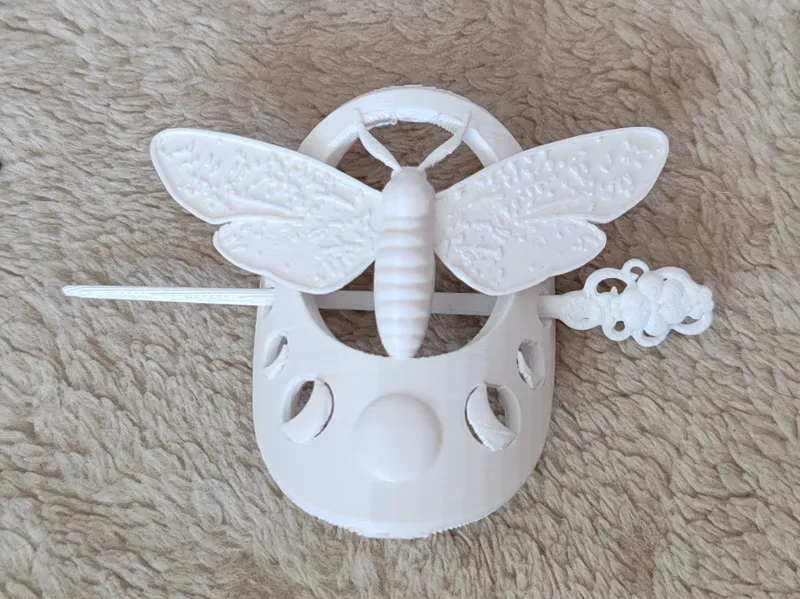 Moon phase moth clip