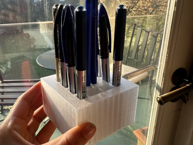 Office pens and pencils organizer
